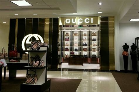 closest gucci outlet.